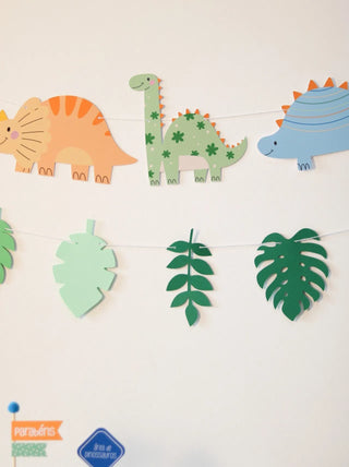 Decoração de festa tema Dinossauros Coloridos montada