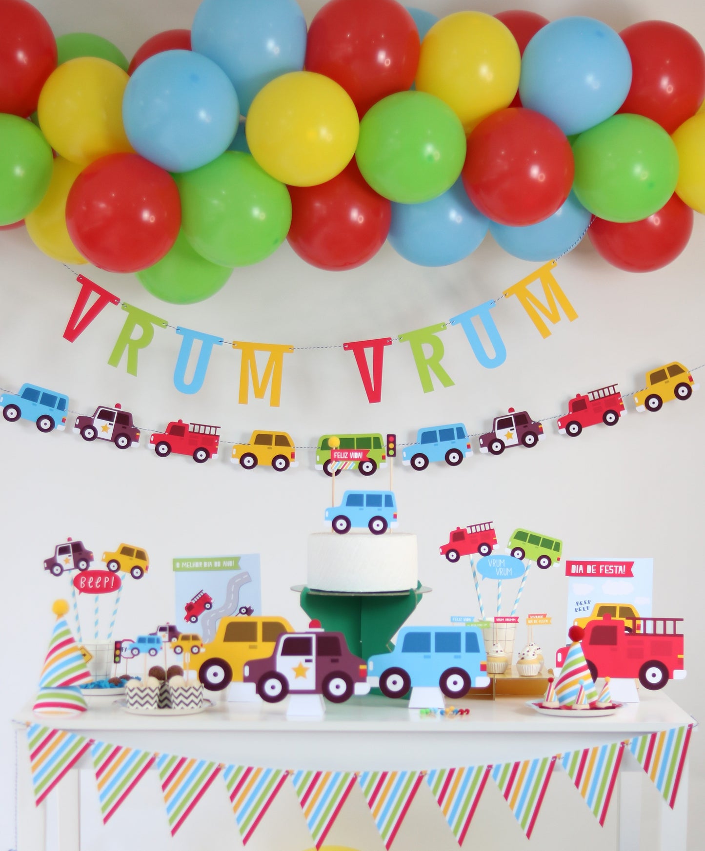 - Bandeirola Triângulos - Carrinhos